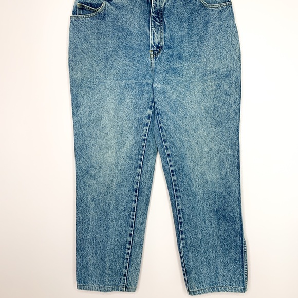 Vintage High waisted Medium Wash Mom Jeans - Picture 5 of 8